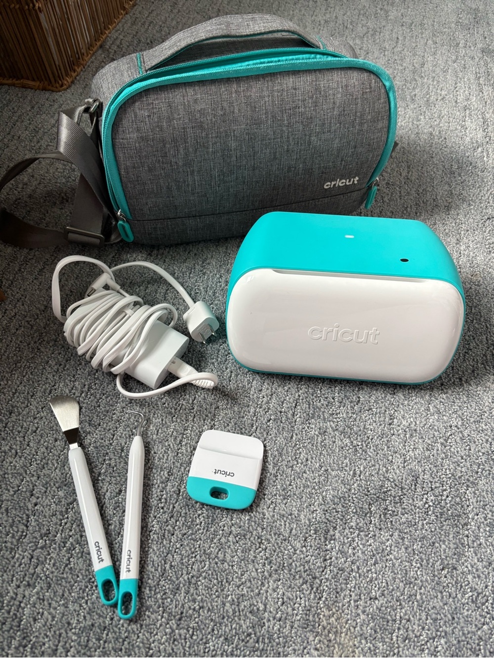 Cricut Joy Compact Cutting Machine in Teal with Matching Tools
